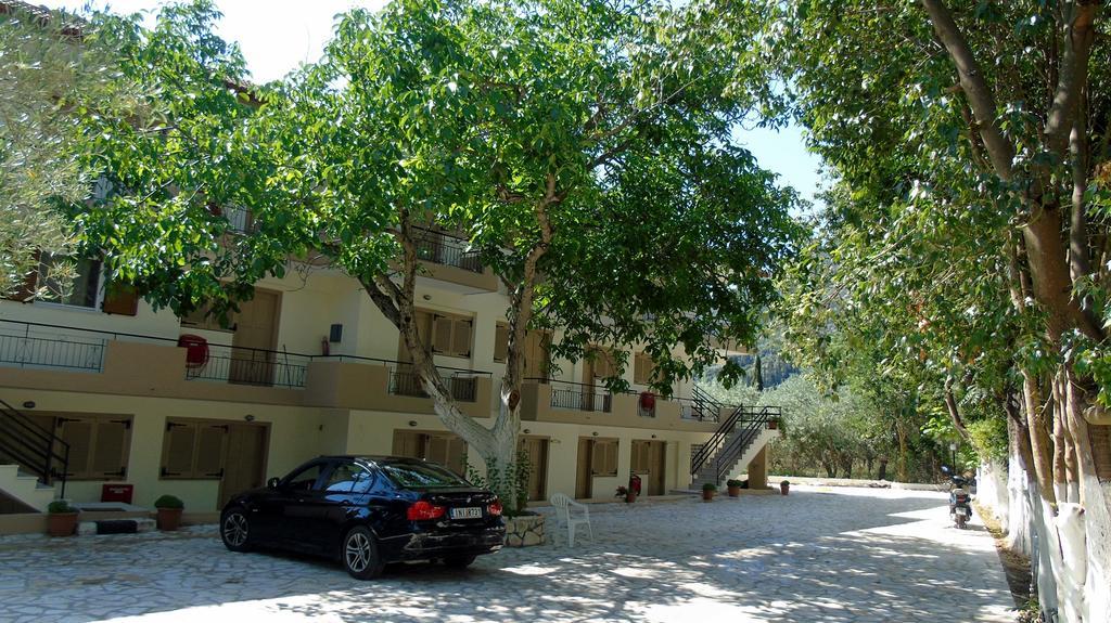 Vessarios Apartment Nikiana Bagian luar foto